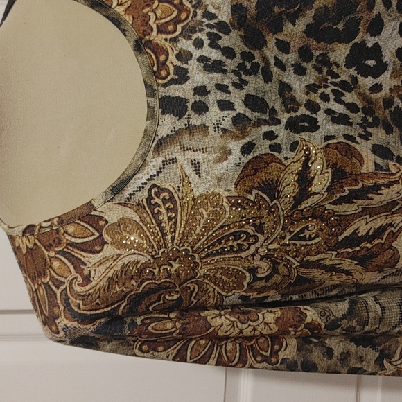 J Ⓜ️ JM Collection Top - Picture 2 of 13